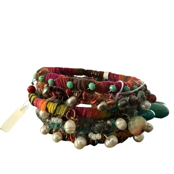 Set of 6 handmade unique, boho-chic beaded bracelets in assorted - Picture 4 of 5